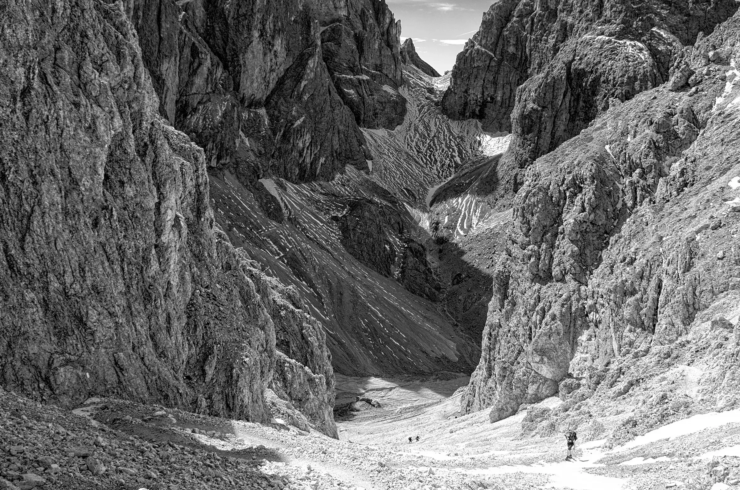 Dolomites Valley near Grasleitenhütte Black-and-white view of a mountain valley near the Grasleitenhütte (Rifugio Bergamo) in the Dolomites, Italy.